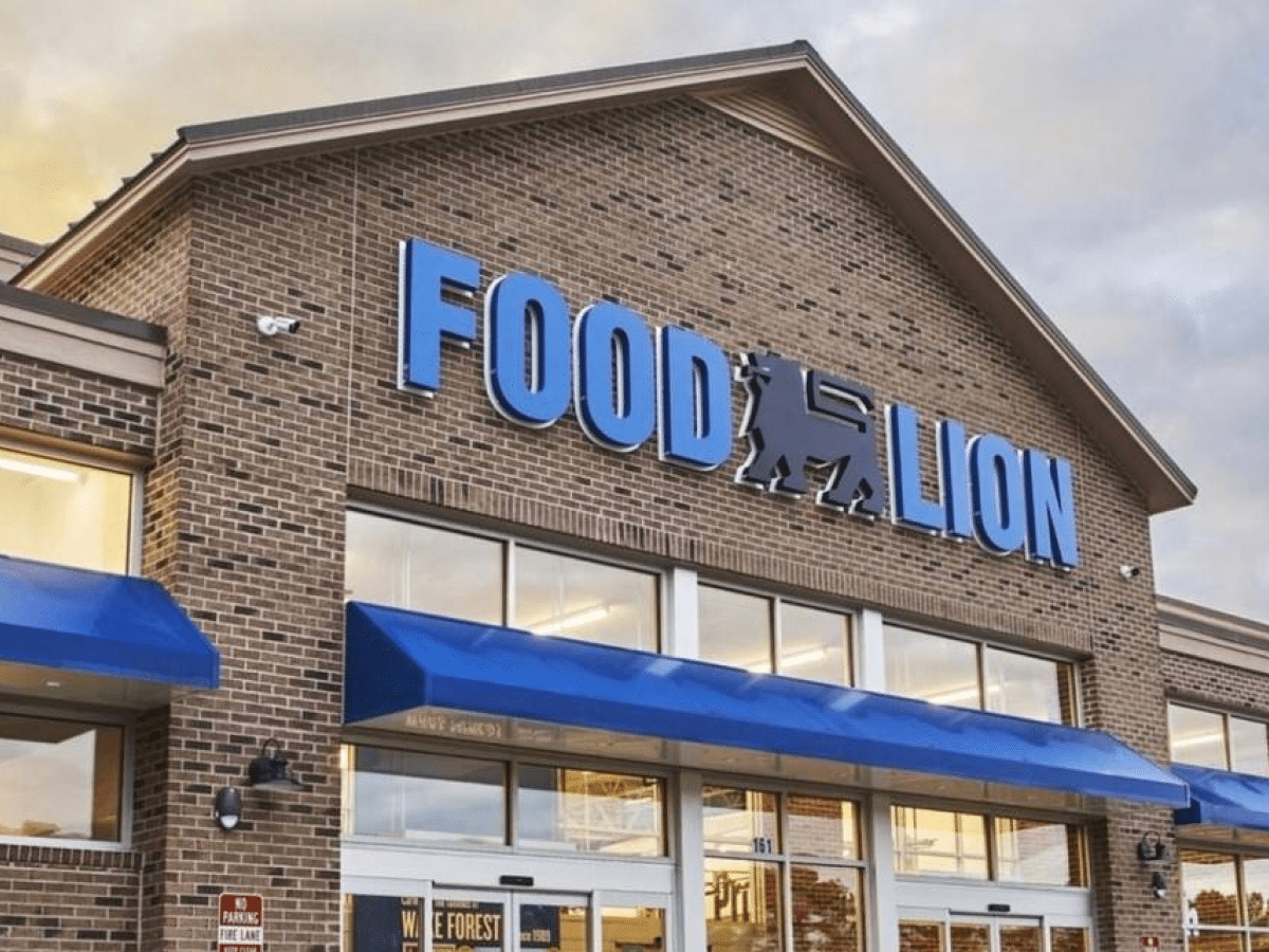 Food Lion store front in Virginia.