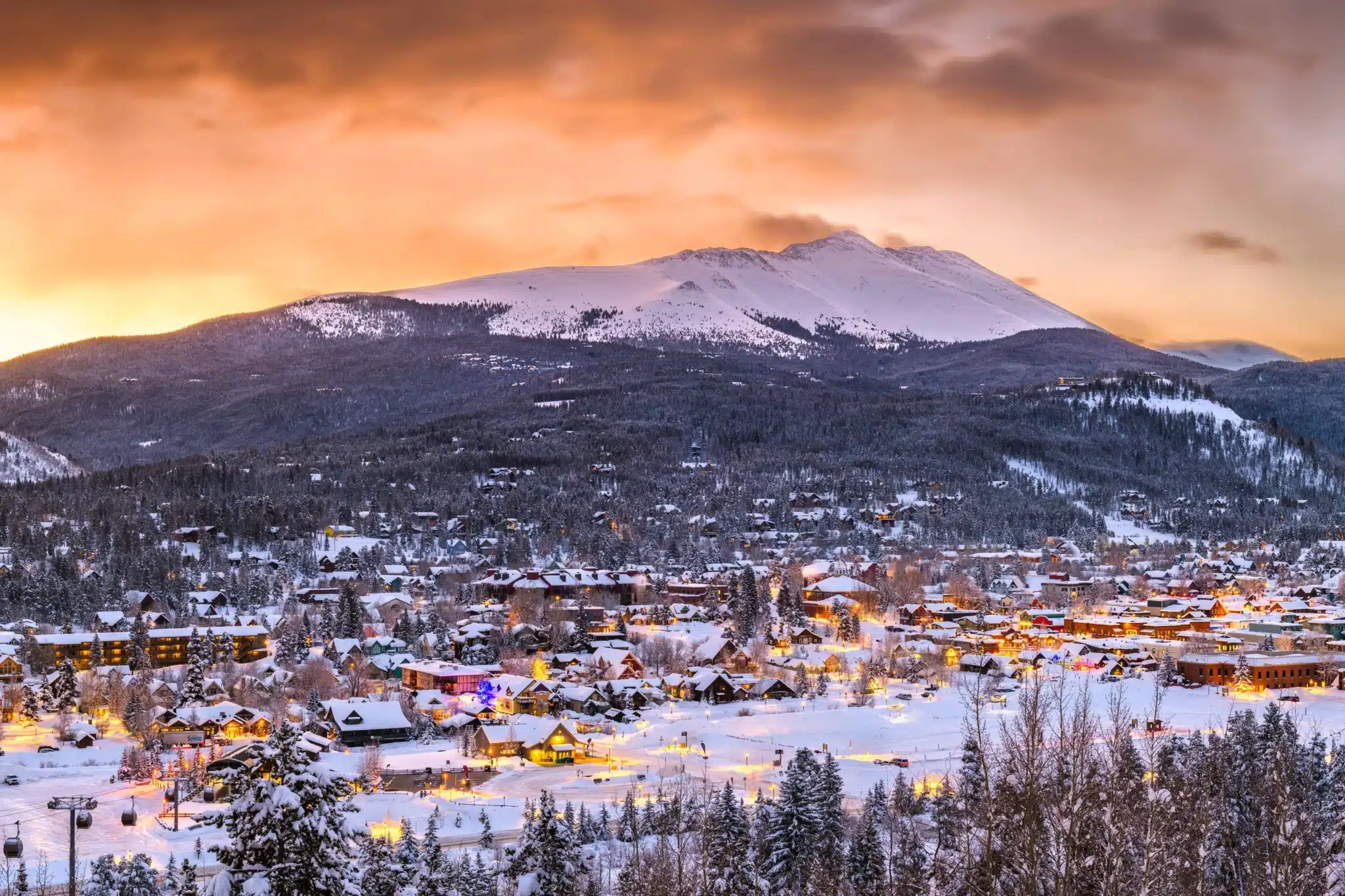 Example of a resort community, featuring luxury homes and scenic surroundings.